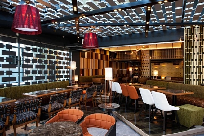 工業(yè)風(fēng)餐廳設(shè)計：重塑粗獷與時尚的味覺交響